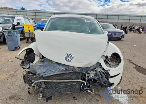 2008 Volkswagen New Beetle Triple White z USA, uszkodzony, nr VIN 3VWFG31C88M511137